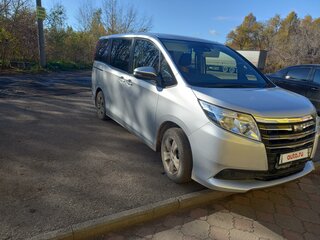 2017 Toyota Noah III (R80), серый, 2300000 рублей, вид 1
