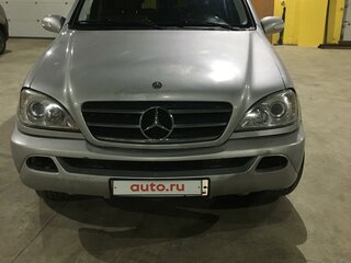 2001 Mercedes-Benz M-Класс 500 I (W163) Рестайлинг, серебристый, 920000 рублей, вид 1