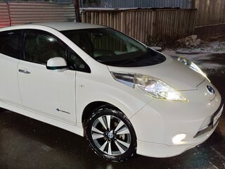 2013 Nissan Leaf (EM57) I (ZE0/AZE0), белый, 1500000 рублей, вид 4