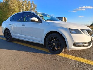 2017 Skoda Octavia III (A7) Рестайлинг, белый, 1440000 рублей, вид 4