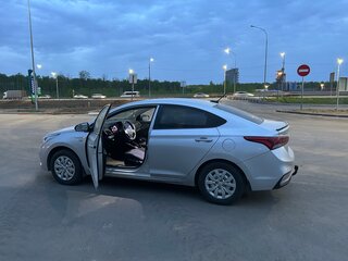 2017 Hyundai Solaris II, серебристый, 920000 рублей, вид 4