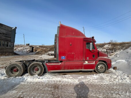 1999 Freightliner FLC, красный, 1600000 рублей, вид 4