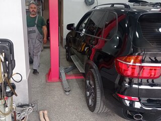 2010 BMW X5 35i II (E70) Рестайлинг, чёрный, 2500000 рублей, вид 3
