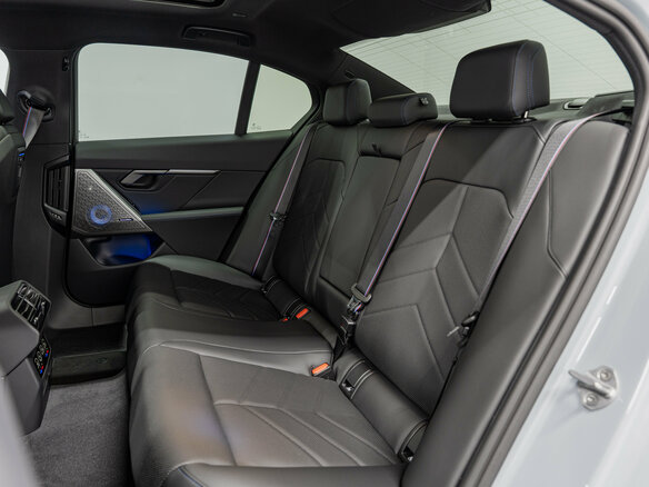2025 BMW 5 серии 540d xDrive VIII (G60/G61/G68), серый, 12989000 рублей - вид 23
