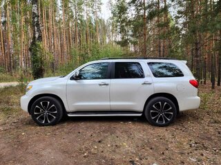 2011 Toyota Sequoia II, белый, 3970000 рублей, вид 5