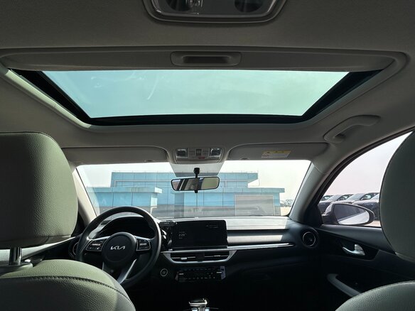 2022 Kia K3 II (China Market) Рестайлинг, белый, 2033000 рублей - вид 35