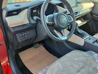 2022 Toyota Yaris IV, красный, 2300000 рублей, вид 4