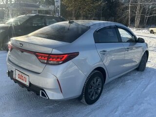 2021 Kia Rio IV Рестайлинг, серый, 1915000 рублей, вид 3