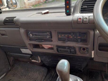 1994 Isuzu Elf (N-series), жёлтый, 800000 рублей, вид 3