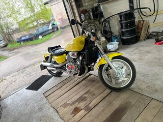 1995 Honda Magna, жёлтый, 350000 рублей, вид 1