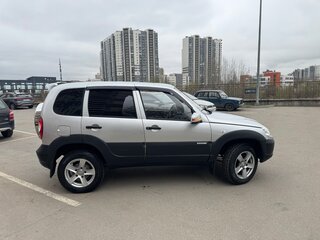 2013 Chevrolet Niva I Рестайлинг, серебристый, 750000 рублей, вид 3