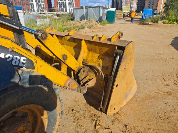 2011 Caterpillar 428, жёлтый, 4200000 рублей - вид 13