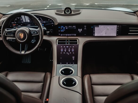 2021 Porsche Taycan Turbo I, белый, 12000000 рублей - вид 7