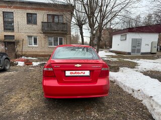 2010 Chevrolet Aveo I Рестайлинг, красный, 300000 рублей, вид 3