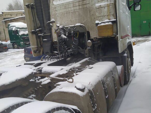 2002 Volvo FH, белый, 2098743 рублей