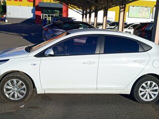 2019 Hyundai Solaris II, белый, 900000 рублей, вид 3