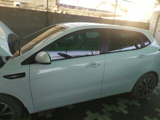 2017 Kia Rio III Рестайлинг, белый, 1700000 рублей, вид 3