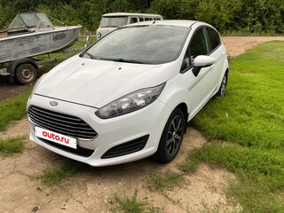 2016 Ford Fiesta Mk6 Рестайлинг, белый, 790000 рублей, вид 1