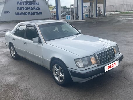 1992 Mercedes-Benz W124 230 4-speed, белый, 330000 рублей, вид 2