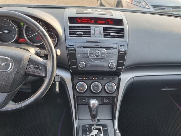 2010 Mazda 6 II (GH) Рестайлинг, серебристый, 1050000 рублей - вид 9