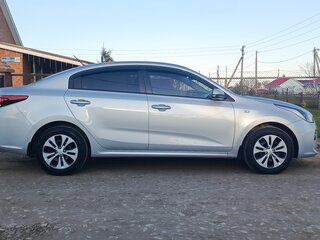 2019 Kia Rio IV, серебристый, 1580000 рублей, вид 1
