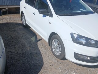 2018 Volkswagen Polo V Рестайлинг, белый, 900000 рублей, вид 1