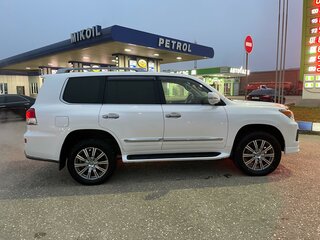 2013 Lexus LX 570 III Рестайлинг, белый, 4500000 рублей, вид 4