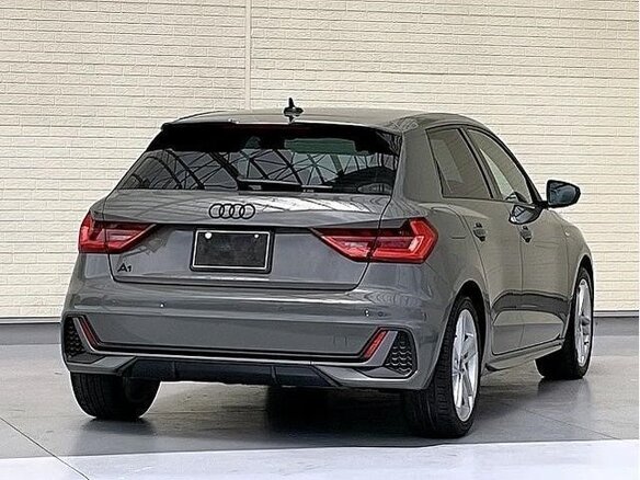 2022 Audi A1 citycarver II (GB), серый - вид 4