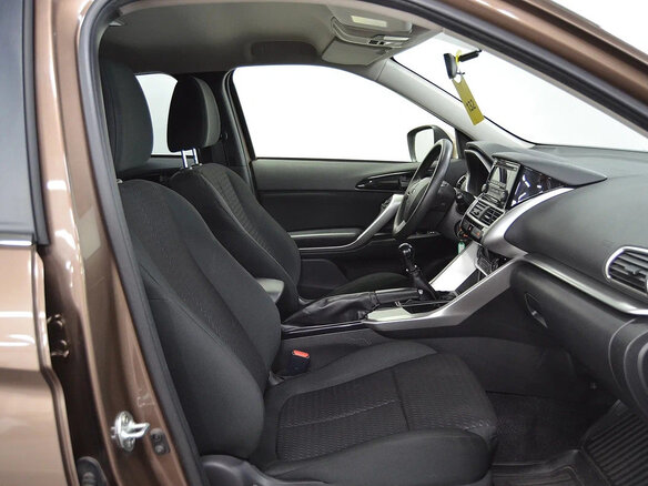 2018 Mitsubishi Eclipse Cross I, коричневый, 1400000 рублей - вид 8