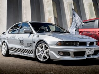 2001 Mitsubishi Galant VIII Рестайлинг, серебристый, 430000 рублей, вид 1