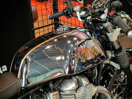 2025 Royal Enfield Continental GT, серебристый, 746000 рублей, вид 4