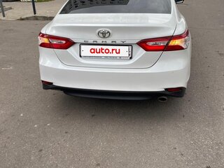2018 Toyota Camry VIII (XV70), белый, 2450000 рублей, вид 3