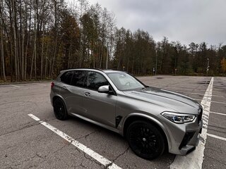2021 BMW X5 M III (F95), серый, 9000000 рублей, вид 4
