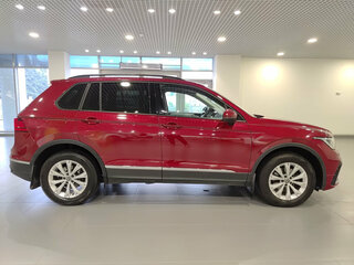 2021 Volkswagen Tiguan II Рестайлинг, красный, 2520000 рублей, вид 4