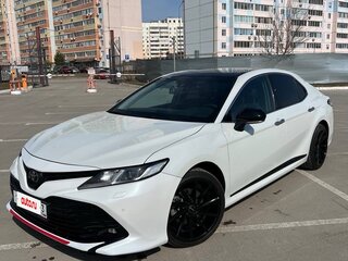 2018 Toyota Camry VIII (XV70), белый, 2250000 рублей, вид 1