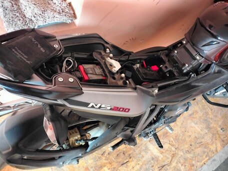 2017 Bajaj Pulsar NS 200, серый, 275000 рублей, вид 3