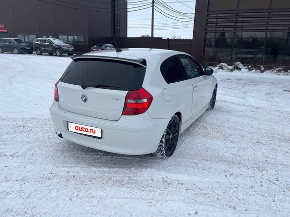 2010 BMW 1 серии 116i I (E81/E82/E87/E88) Рестайлинг, белый, 900000 рублей - вид 14