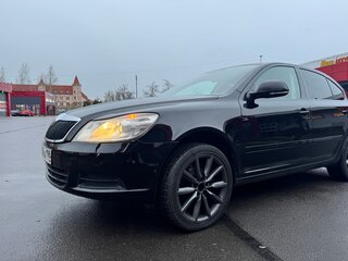 2011 Skoda Octavia DSG7 II (A5) Рестайлинг, чёрный, 800000 рублей, вид 1