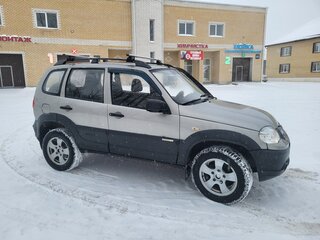 2013 Chevrolet Niva I Рестайлинг, серебристый, 550000 рублей, вид 3