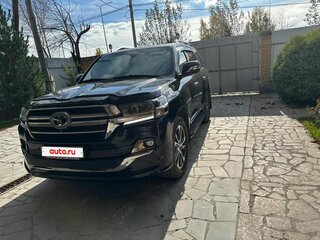 2020 Toyota Land Cruiser 200 Series Рестайлинг 2, чёрный, 9500000 рублей, вид 3