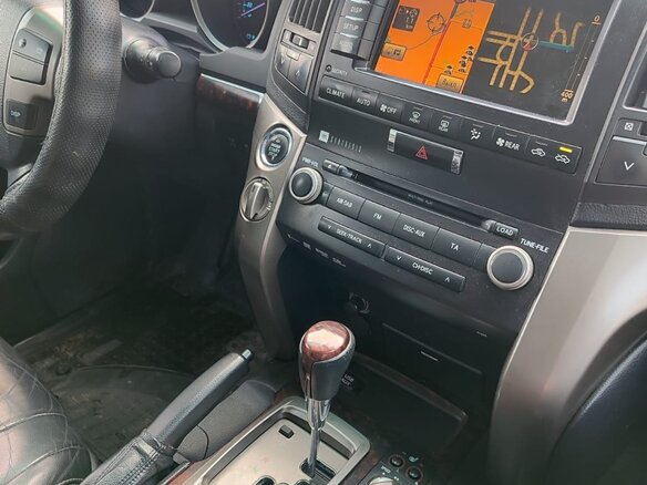 2011 Toyota Land Cruiser 200 Series, белый, 3300000 рублей - вид 5