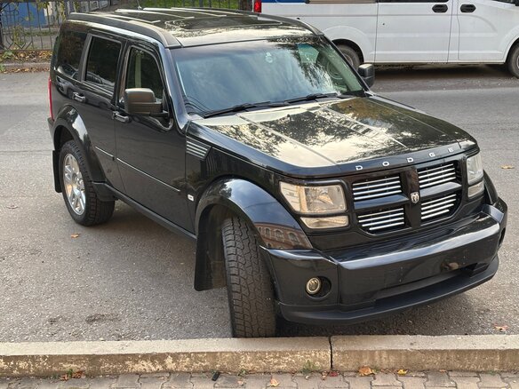 2008 Dodge Nitro, чёрный, 1350000 рублей - вид 2