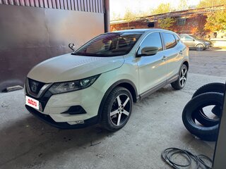 2017 Nissan Qashqai II Рестайлинг, белый, 1450000 рублей, вид 1