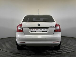 2013 Skoda Octavia II (A5) Рестайлинг, белый, 800000 рублей, вид 5
