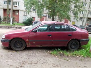 1997 Toyota Avensis I, красный, 180000 рублей, вид 3