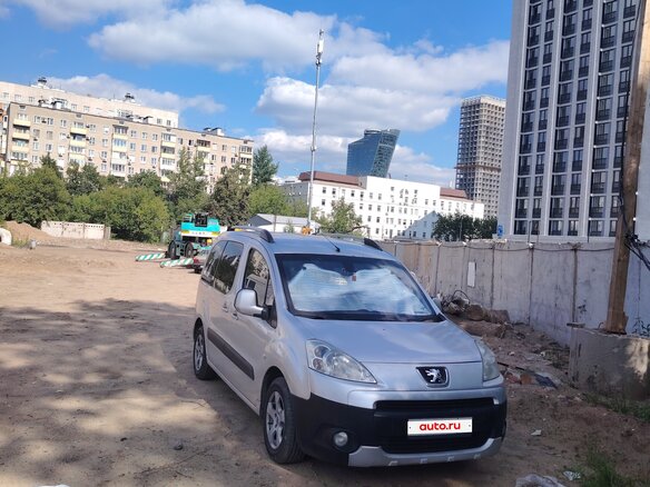 2010 Peugeot Partner II, серебристый - вид 2