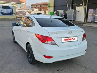 2013 Hyundai Solaris I, белый, 735000 рублей, вид 5