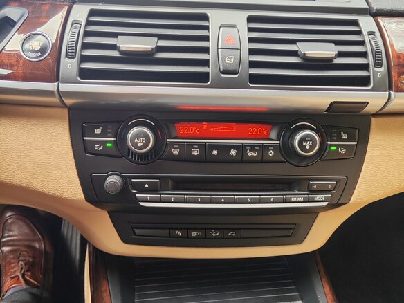2010 BMW X5 50i II (E70) Рестайлинг, чёрный, 1800000 рублей - вид 18
