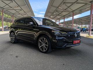 2018 Volkswagen Touareg III, чёрный, 3940000 рублей, вид 2
