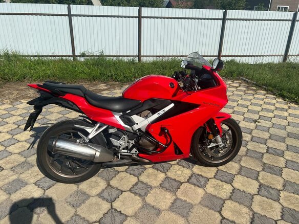 2016 Honda VFR 800, красный, 750000 рублей - вид 1